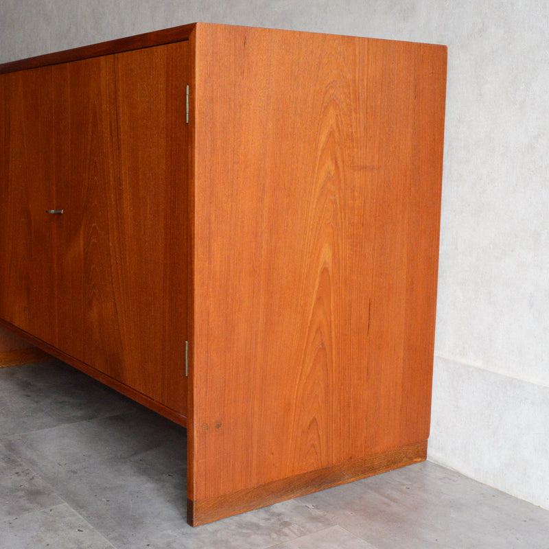 Hans J. Wegner　RY15キャビネット 5-143