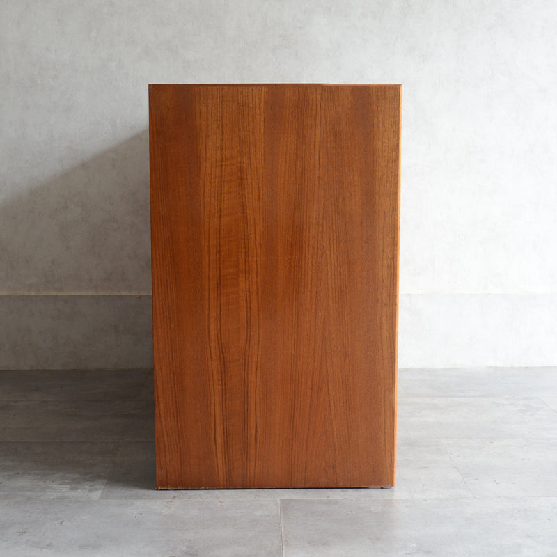 デンマーク ヴィンテージ　チーク キャビネット01