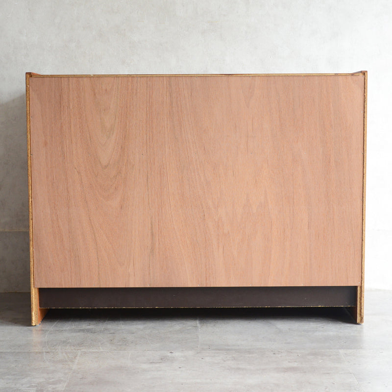 デンマーク ヴィンテージ　チーク キャビネット01