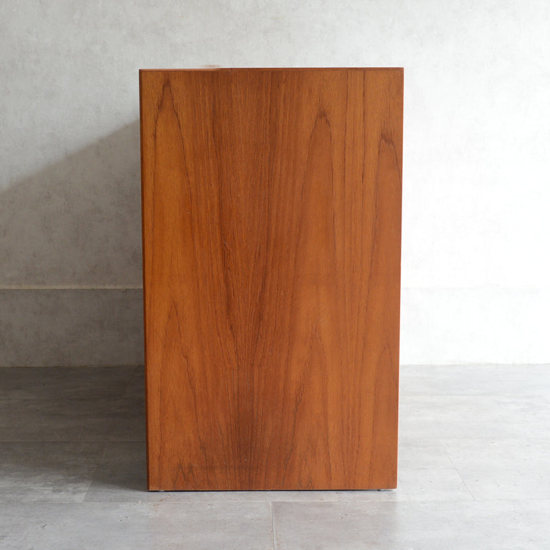 デンマーク ヴィンテージ　チーク キャビネット01