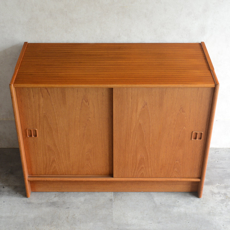 デンマーク ヴィンテージ　チーク キャビネット01