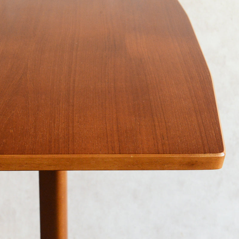 ミッドセンチュリー ヴィンテージ　ゲートレッグダイニングテーブル51 (レクタングル・天板剝離再塗装済）