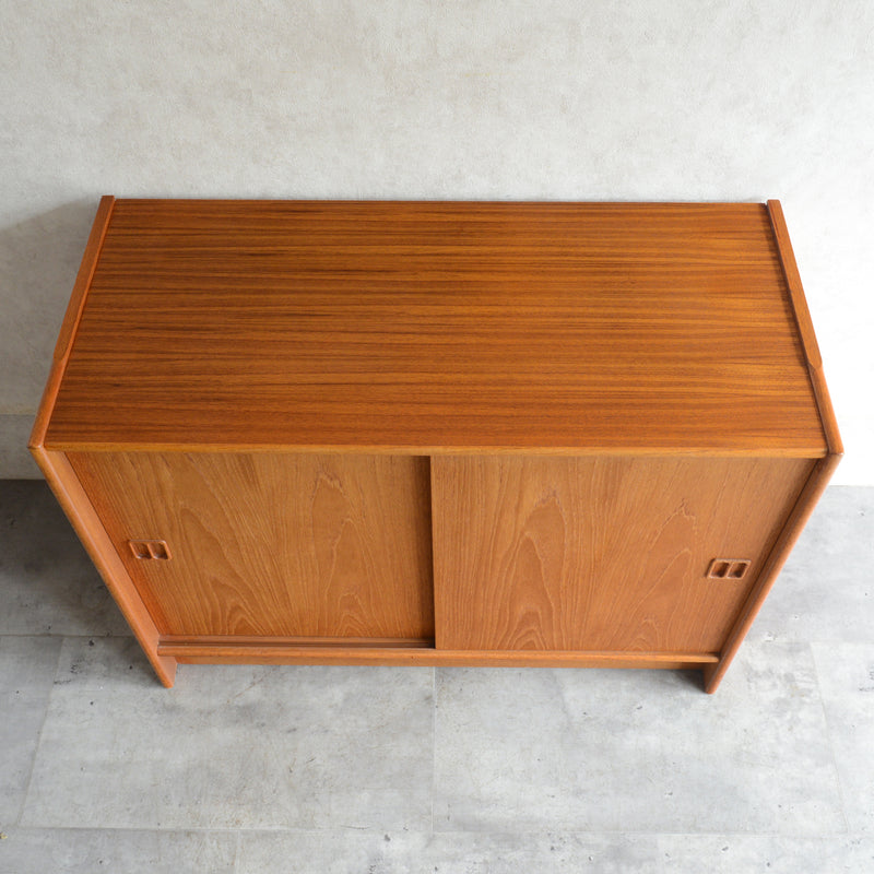 デンマーク ヴィンテージ　チーク キャビネット01