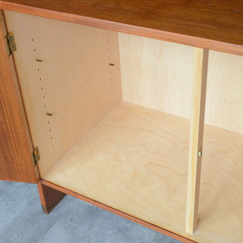 Hans J. Wegner　RY15キャビネット 5-143