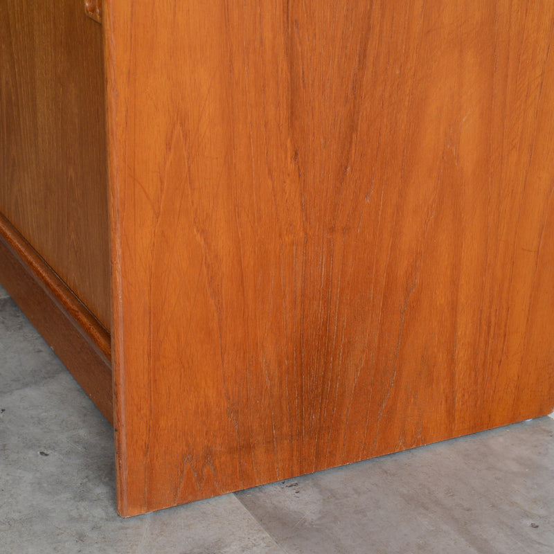 デンマーク ヴィンテージ　チーク キャビネット01