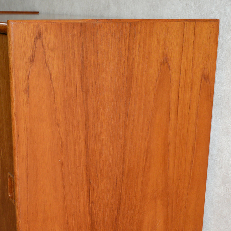 デンマーク ヴィンテージ　チーク キャビネット01