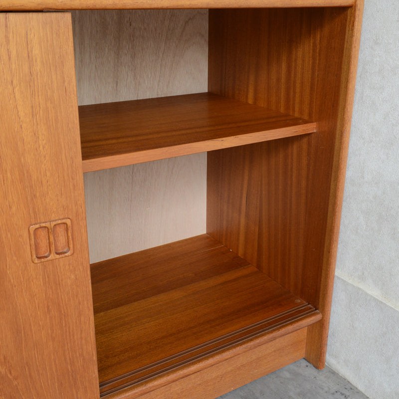 デンマーク ヴィンテージ　チーク キャビネット01