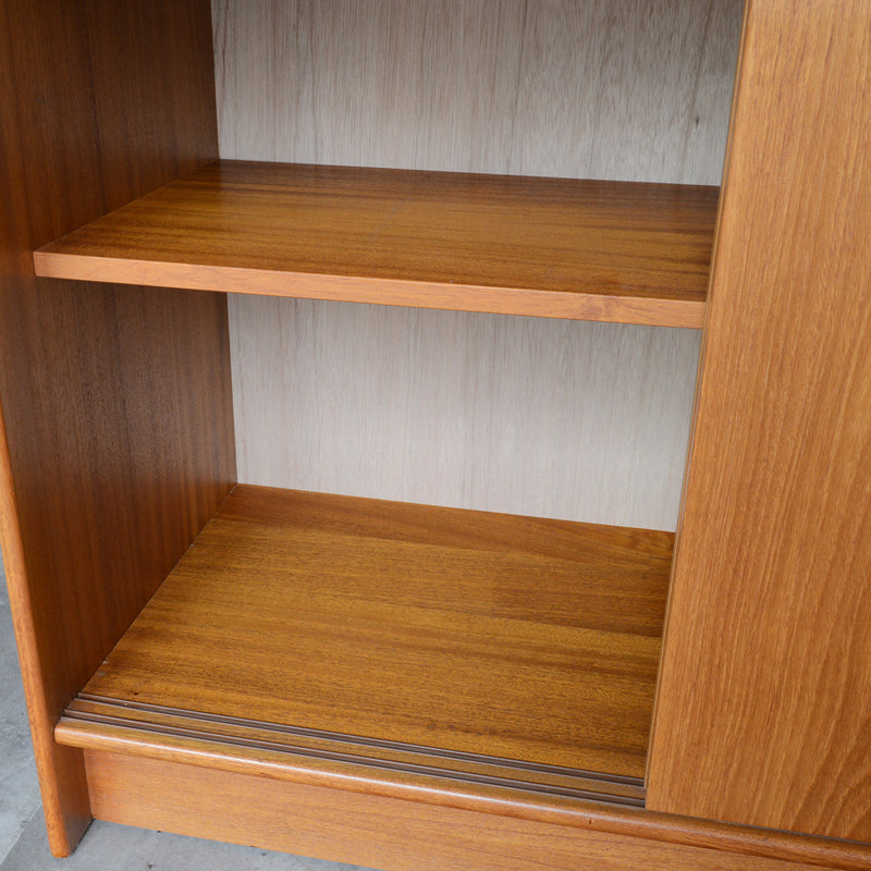 デンマーク ヴィンテージ　チーク キャビネット01