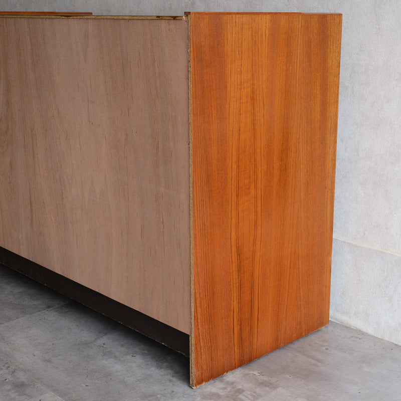 デンマーク ヴィンテージ　チーク キャビネット01