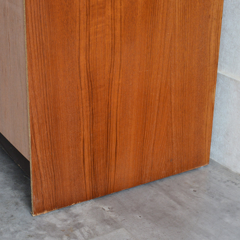 デンマーク ヴィンテージ　チーク キャビネット01