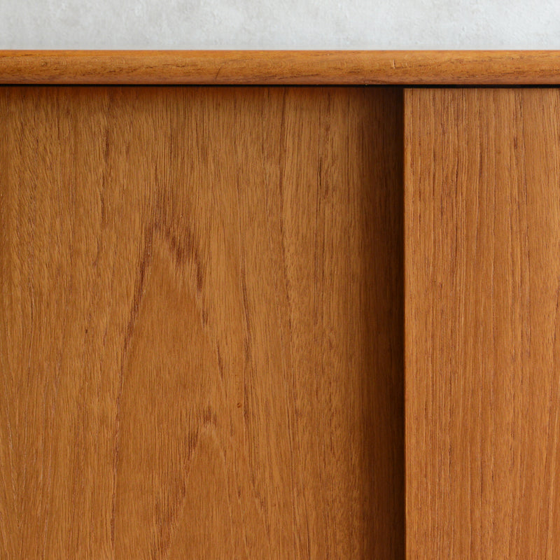 デンマーク ヴィンテージ　チーク キャビネット01