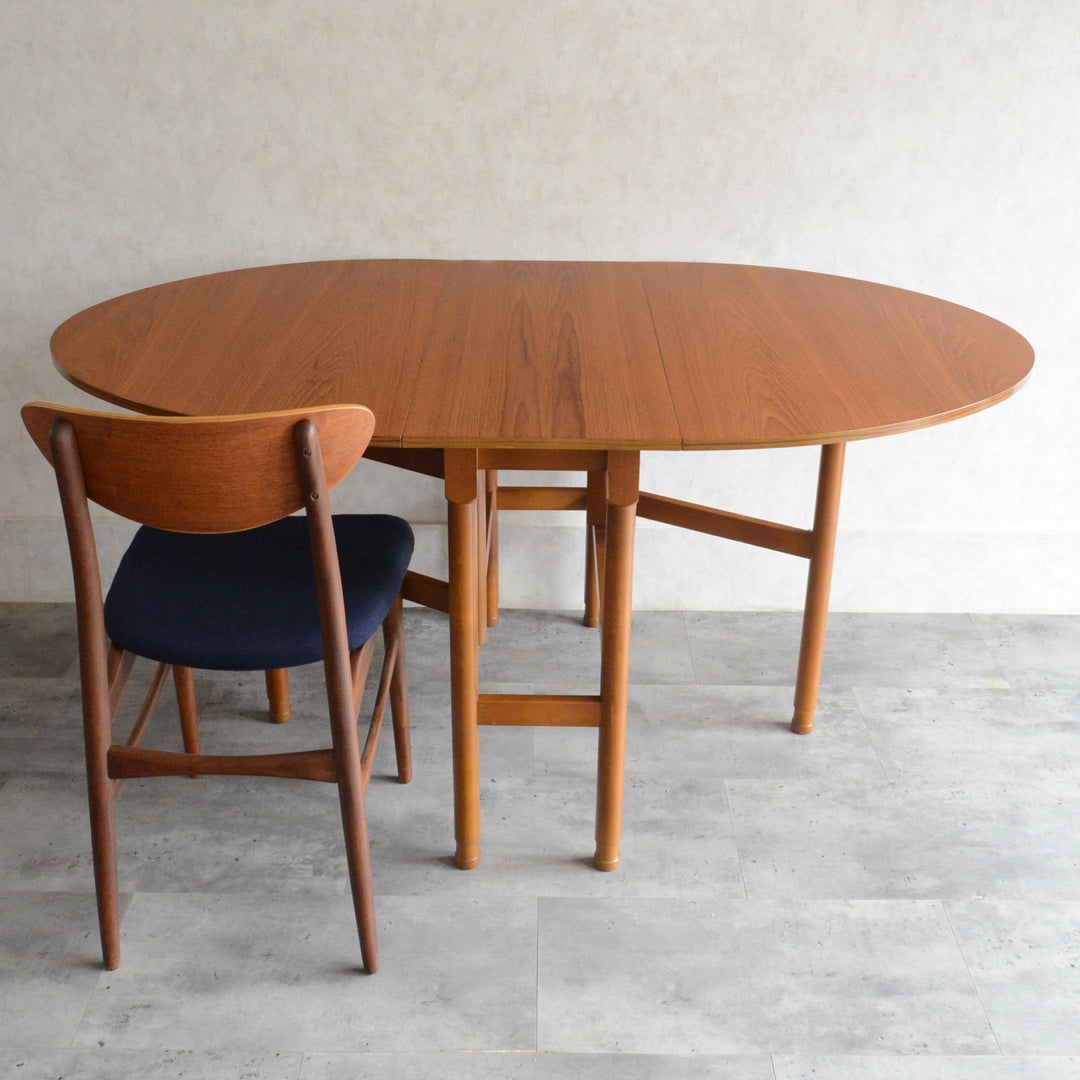 ミッドセンチュリー　ゲートレッグダイニングテーブル  (オーバル）