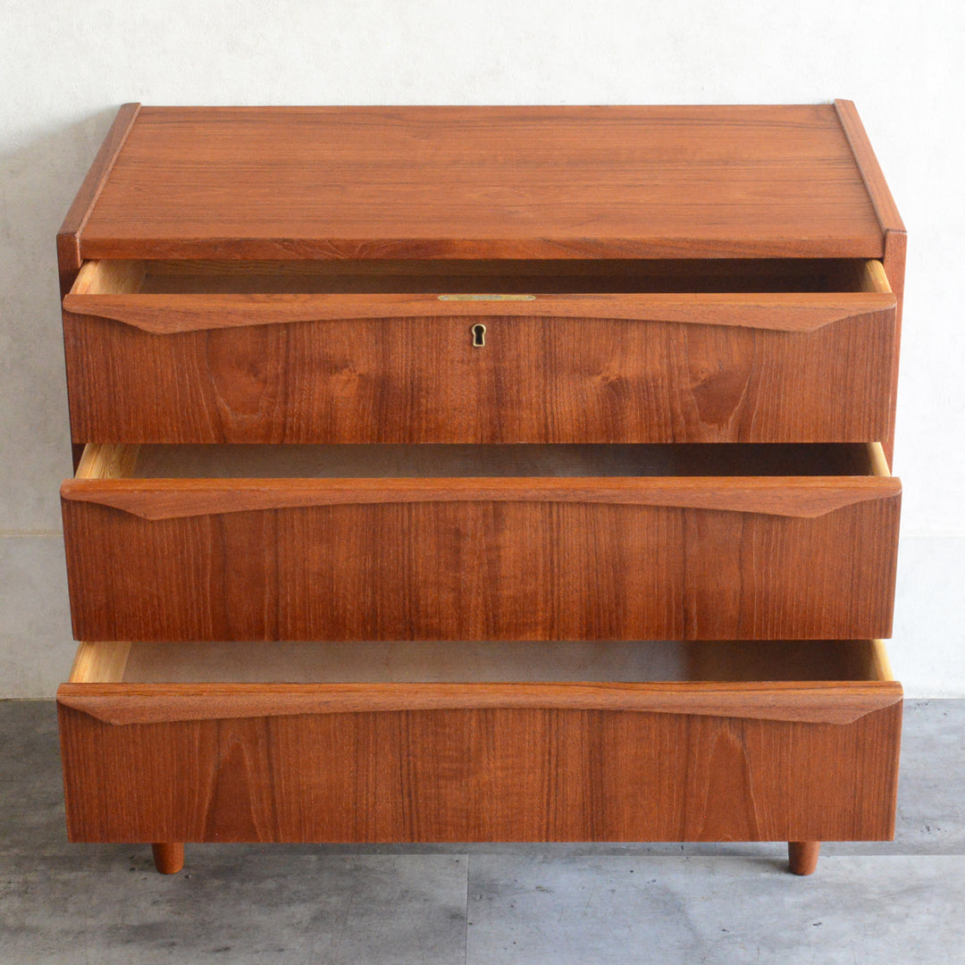 デンマーク ヴィンテージ  チーク３段チェスト5-110