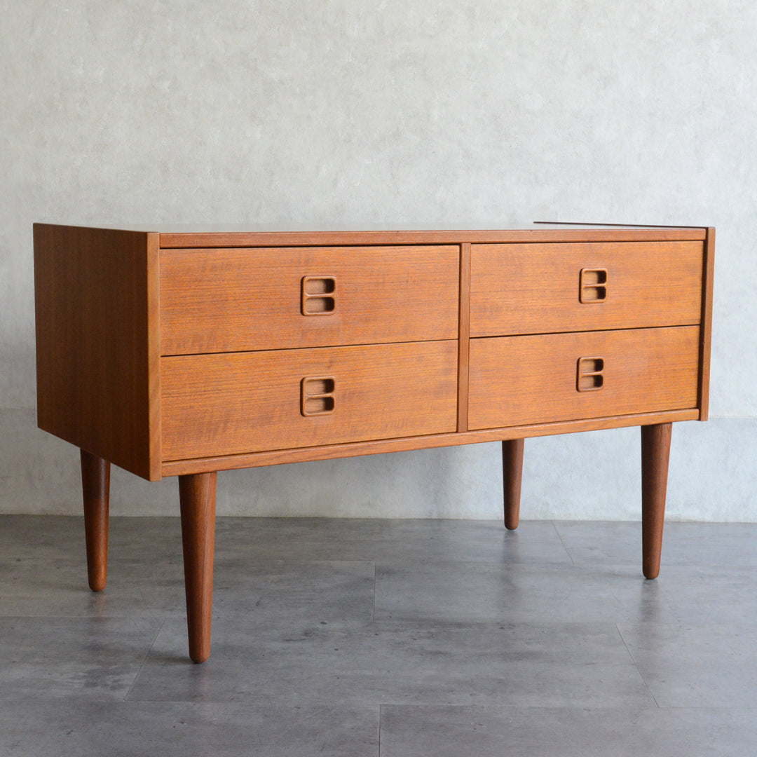 デンマーク ヴィンテージ  チーク２段ローチェスト