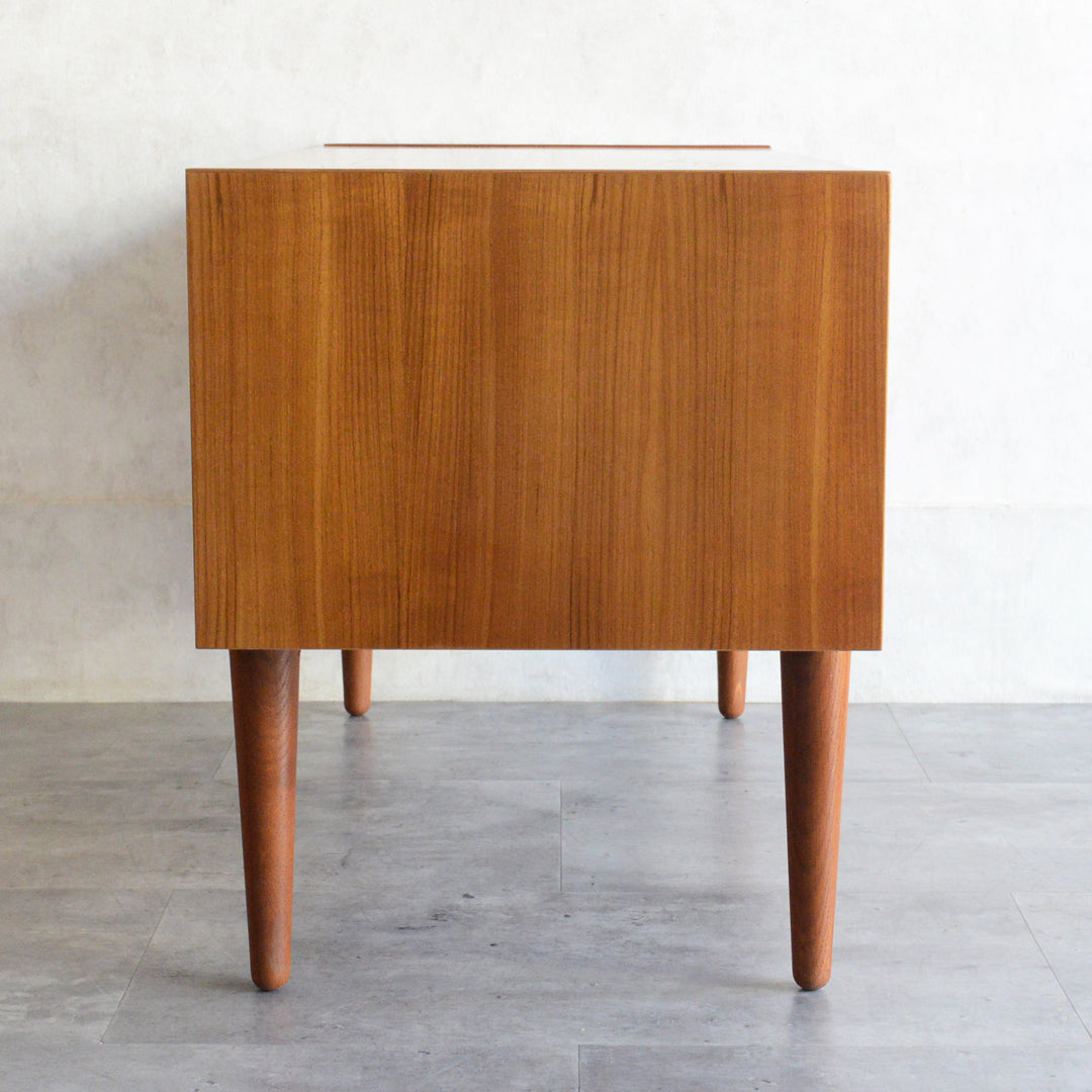 デンマーク ヴィンテージ  チーク２段ローチェスト