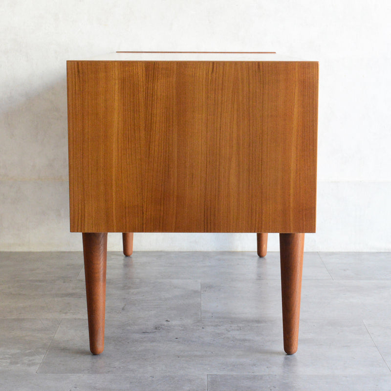 デンマーク ヴィンテージ  チーク２段ローチェスト