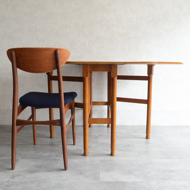 ミッドセンチュリー　ゲートレッグダイニングテーブル  (オーバル）