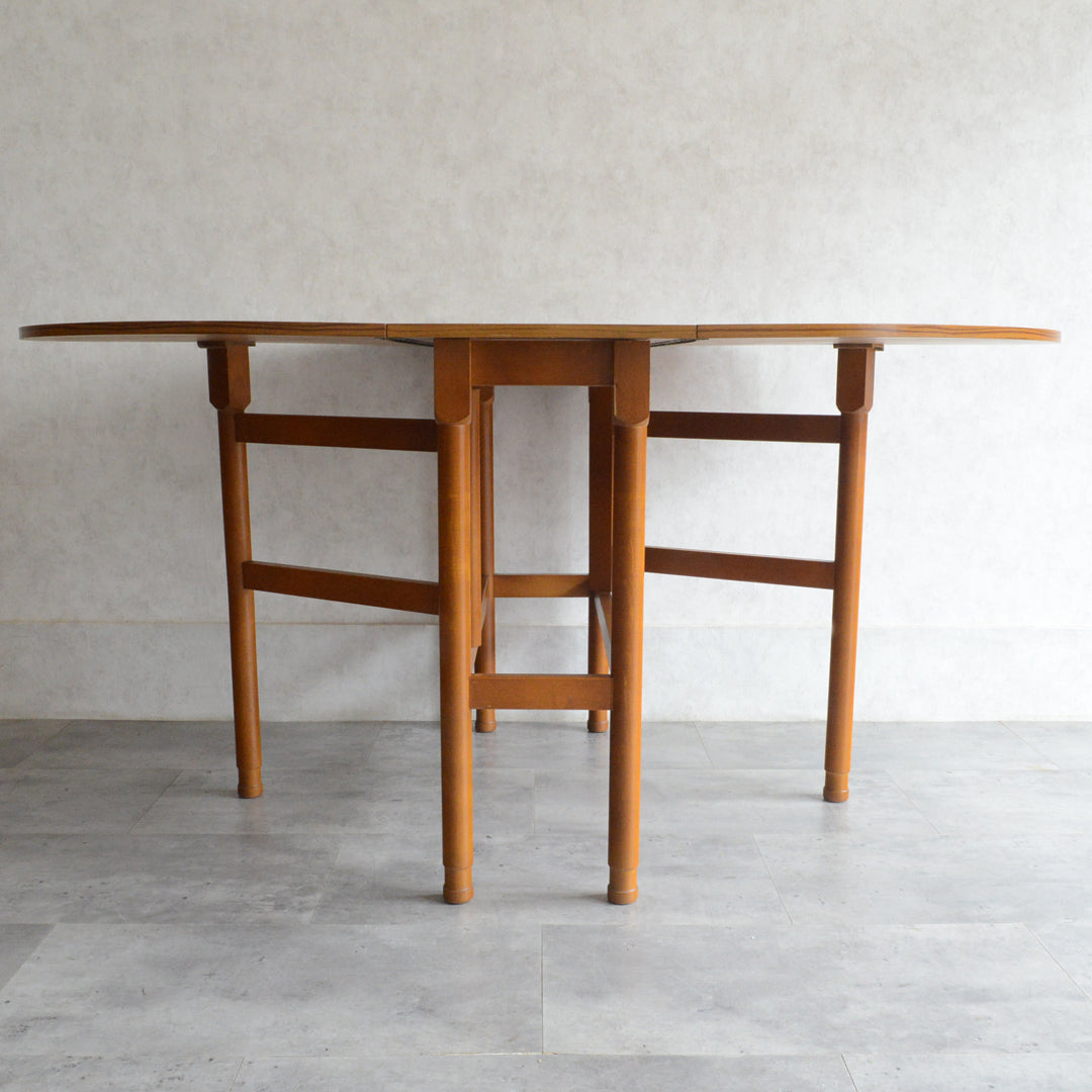 ミッドセンチュリー　ゲートレッグダイニングテーブル  (オーバル）