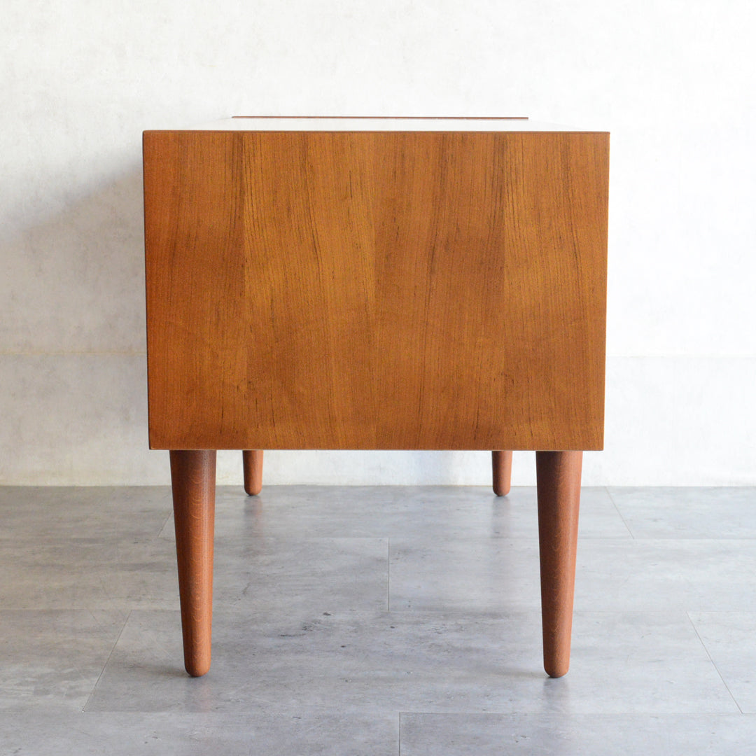 デンマーク ヴィンテージ  チーク２段ローチェスト