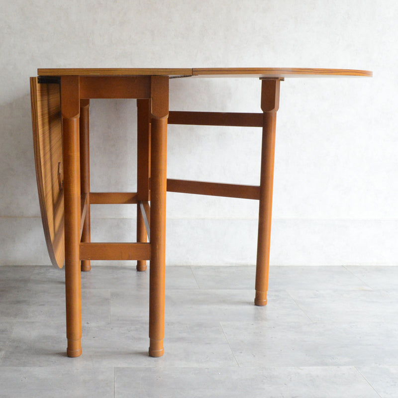 ミッドセンチュリー　ゲートレッグダイニングテーブル  (オーバル）