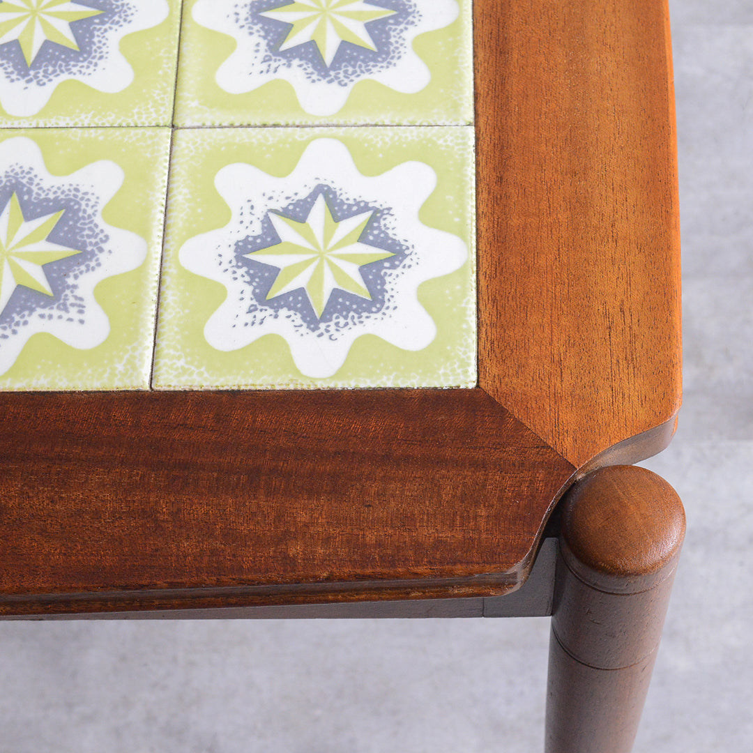 ミッドセンチュリーヴィンテージ　タイルトップサイドテーブル 49