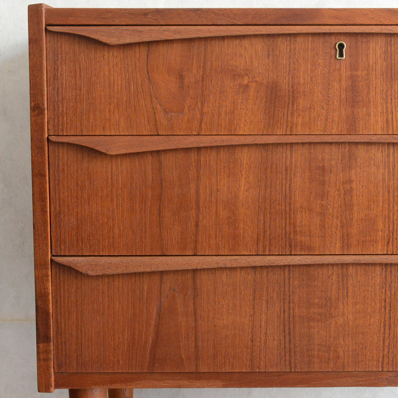 デンマーク ヴィンテージ  チーク３段チェスト5-110