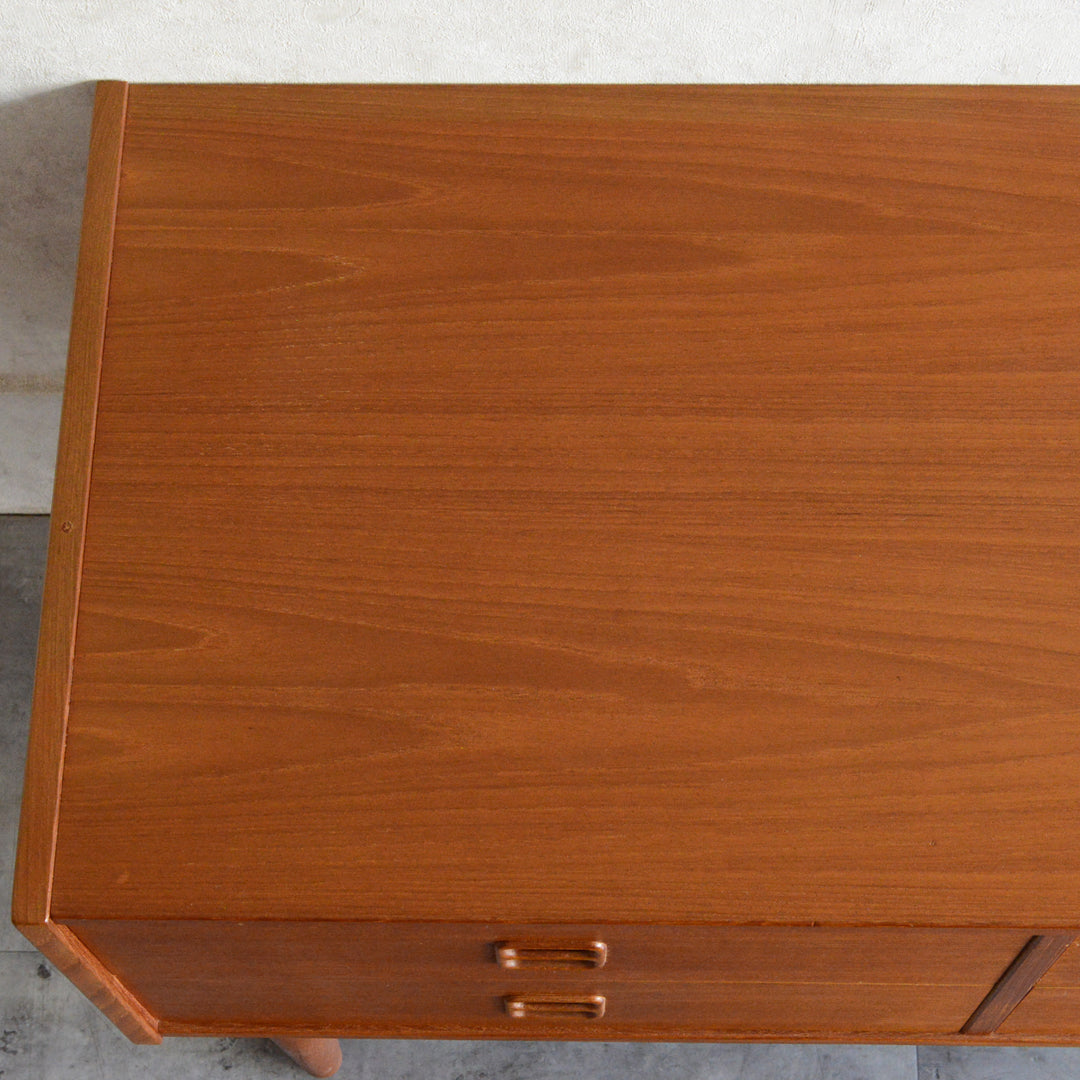 デンマーク ヴィンテージ  チーク２段ローチェスト