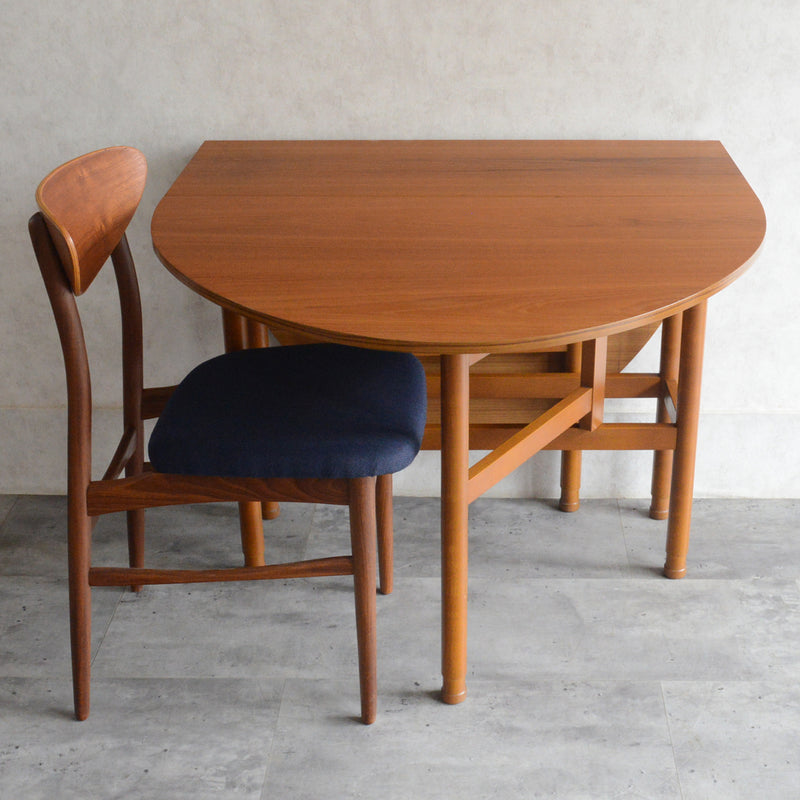 ミッドセンチュリー　ゲートレッグダイニングテーブル  (オーバル）