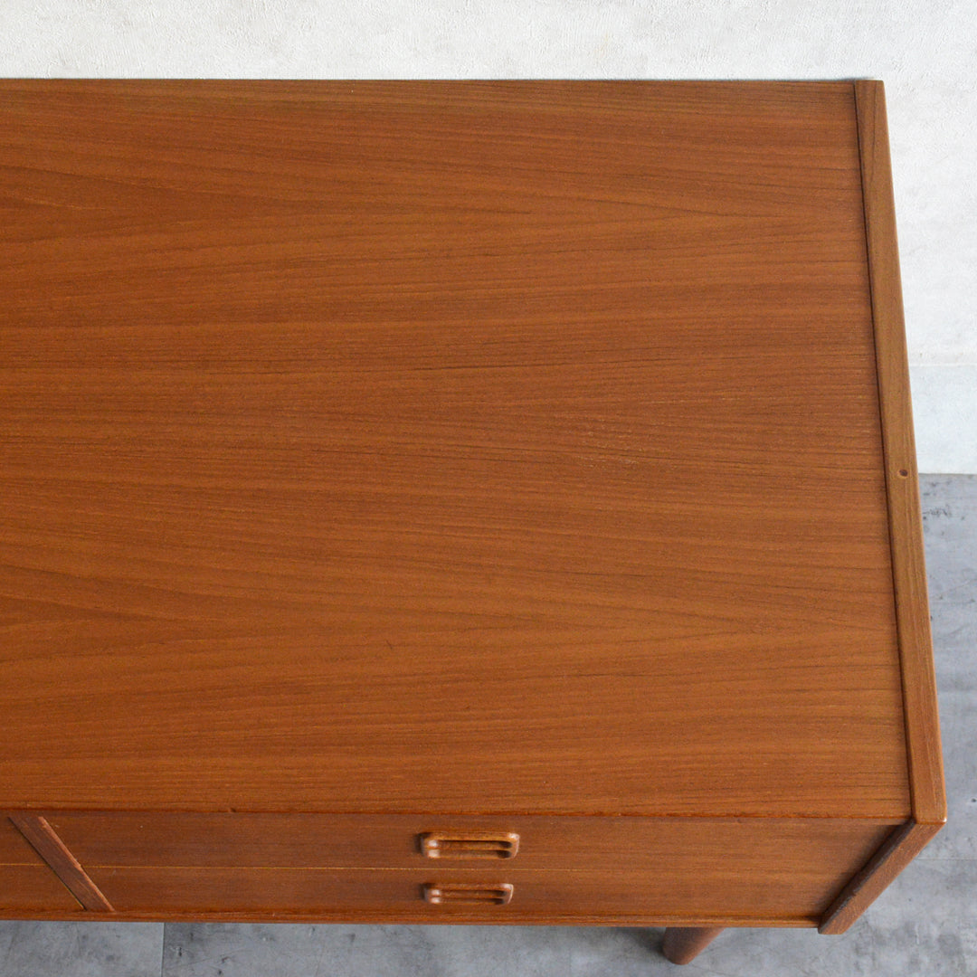 デンマーク ヴィンテージ  チーク２段ローチェスト