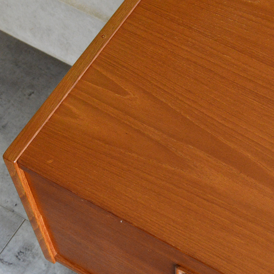 デンマーク ヴィンテージ  チーク２段ローチェスト