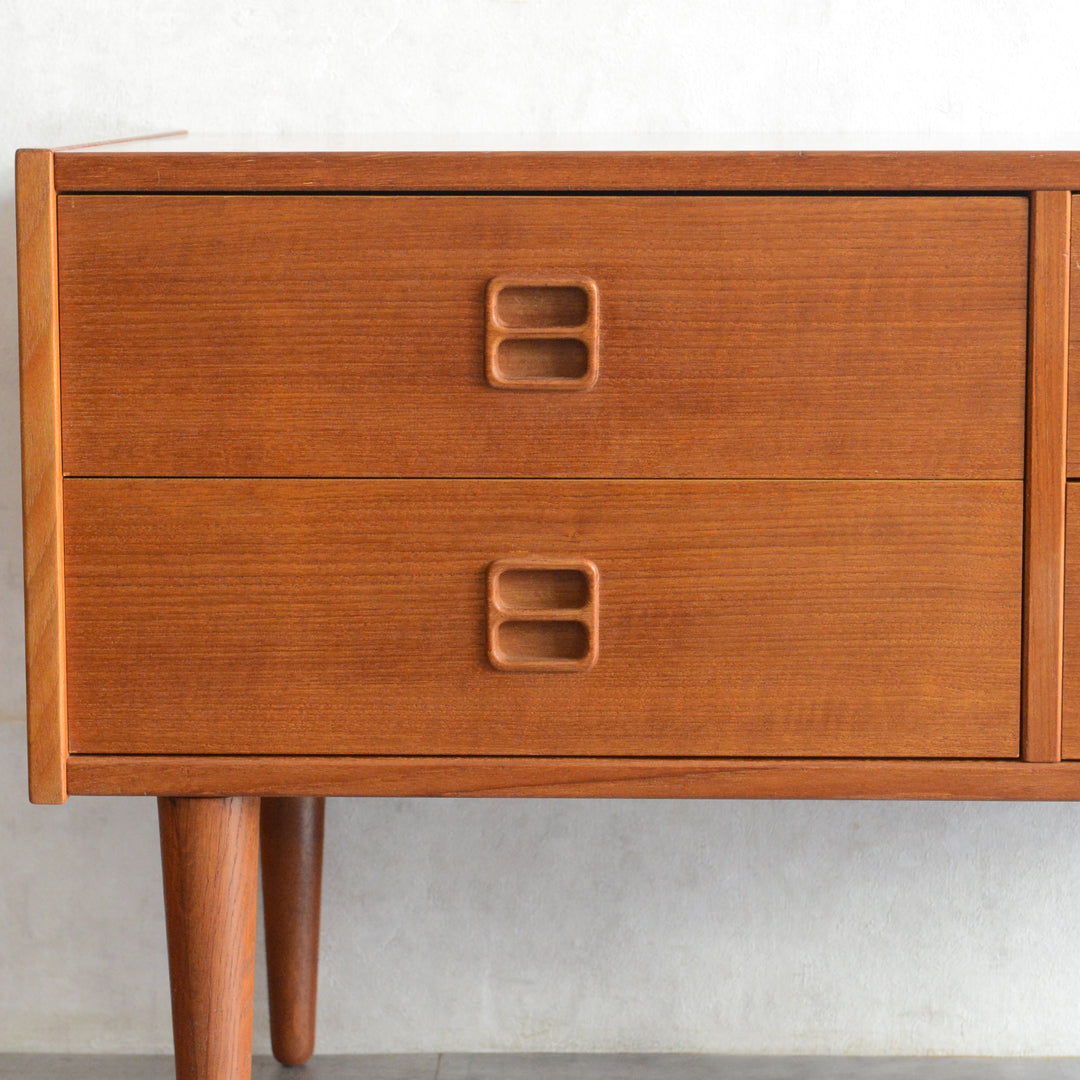 デンマーク ヴィンテージ  チーク２段ローチェスト