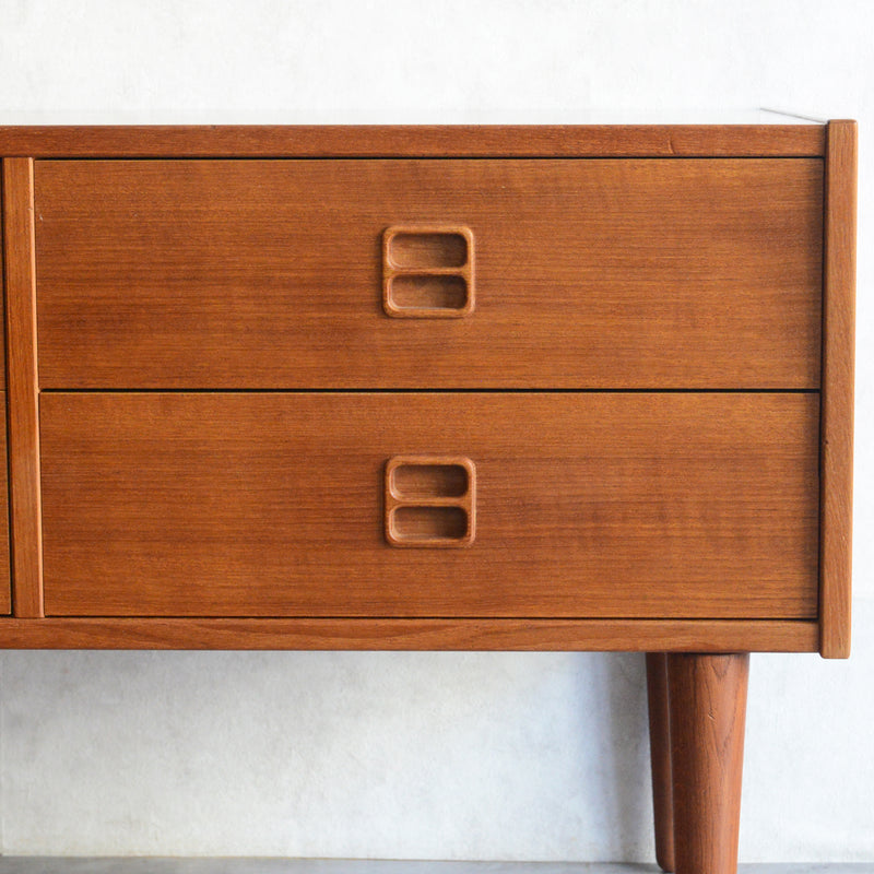 デンマーク ヴィンテージ  チーク２段ローチェスト