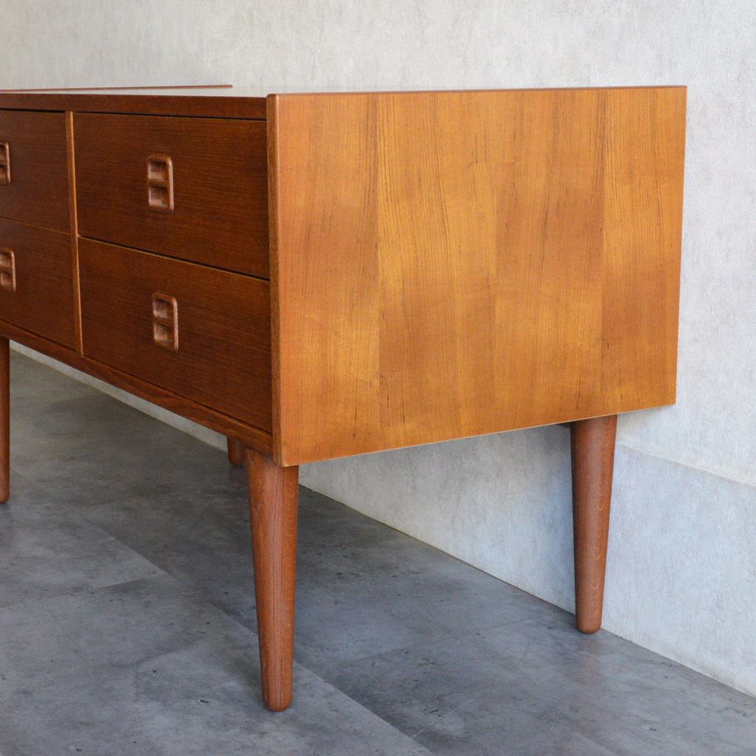 デンマーク ヴィンテージ  チーク２段ローチェスト