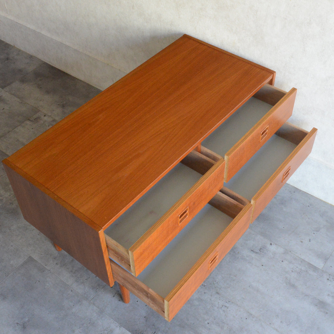 デンマーク ヴィンテージ  チーク２段ローチェスト