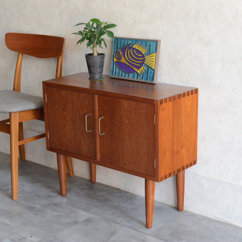 デンマークヴィンテージ  チーク スモールキャビネット P-9