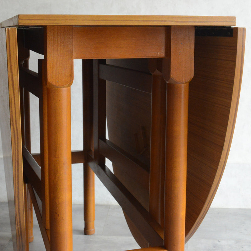 ミッドセンチュリー　ゲートレッグダイニングテーブル  (オーバル）