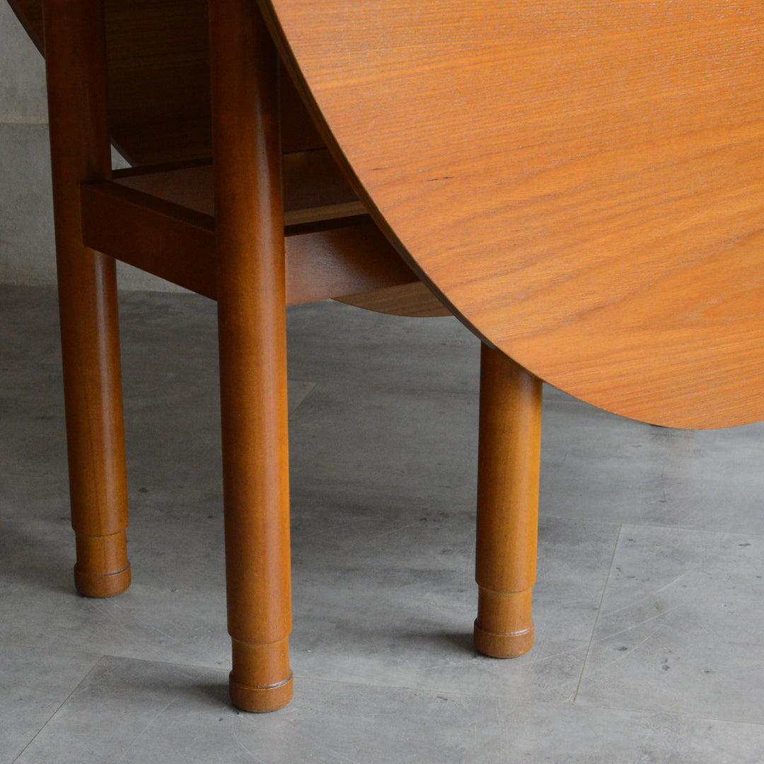 ミッドセンチュリー　ゲートレッグダイニングテーブル  (オーバル）