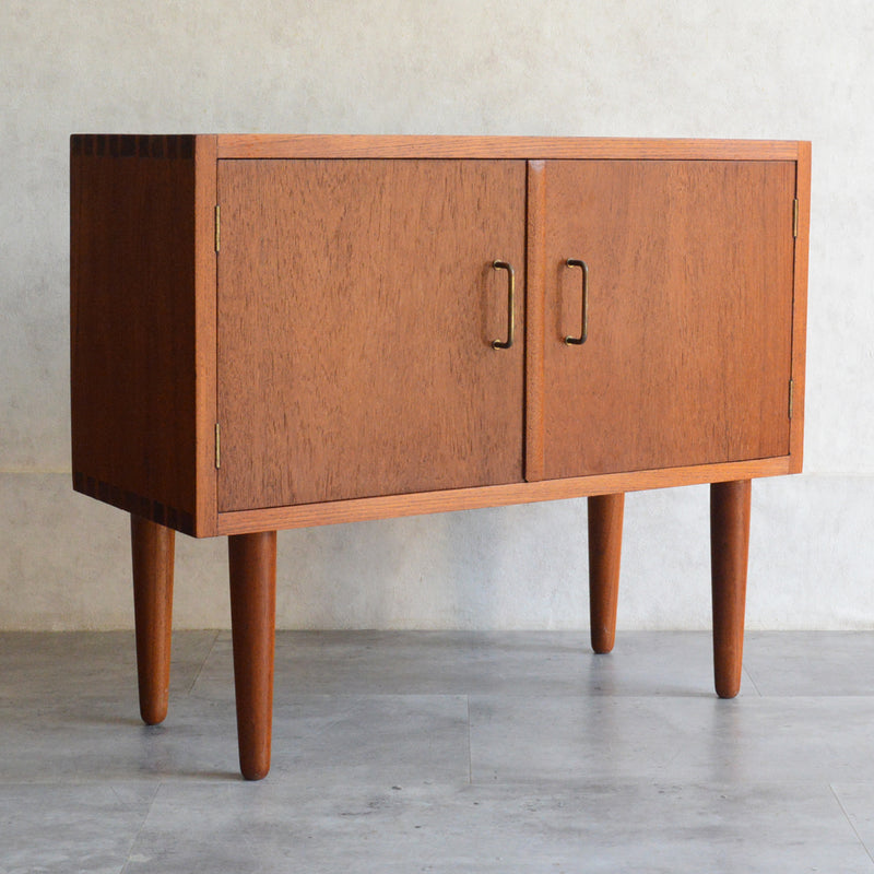 デンマークヴィンテージ  チーク スモールキャビネット P-9