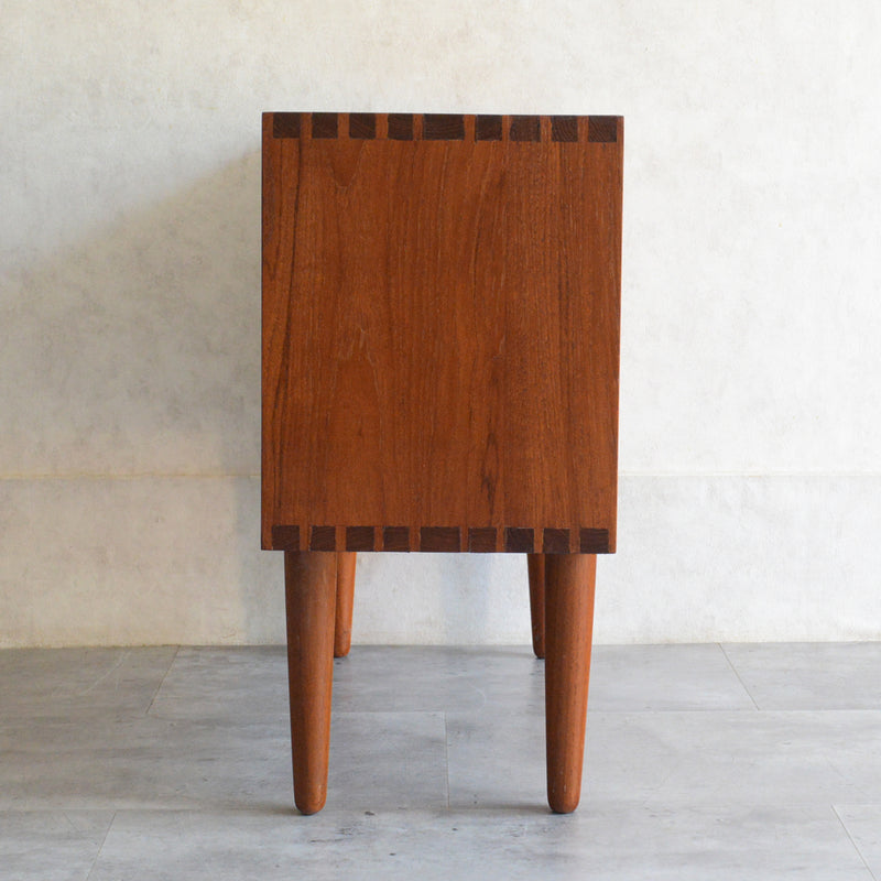 デンマークヴィンテージ  チーク スモールキャビネット P-9