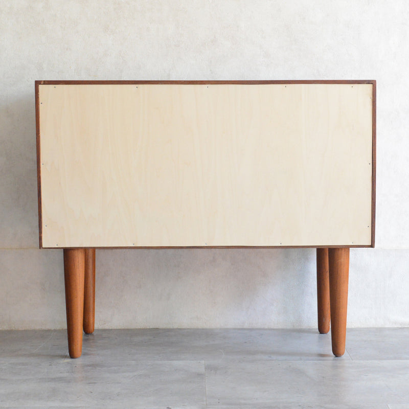 デンマークヴィンテージ  チーク スモールキャビネット P-9