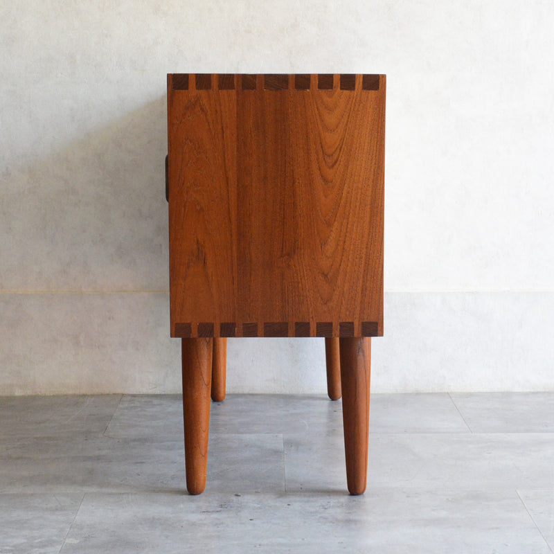 デンマークヴィンテージ  チーク スモールキャビネット P-9