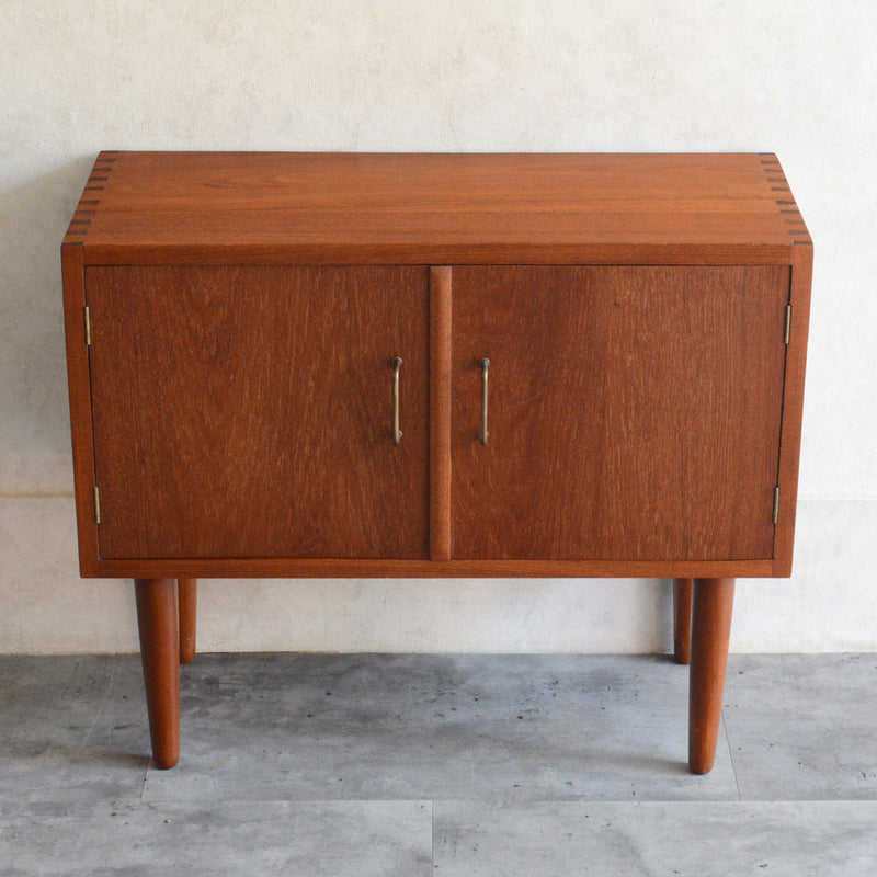 デンマークヴィンテージ  チーク スモールキャビネット P-9