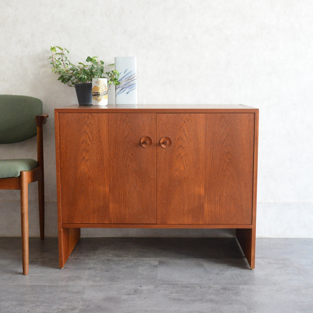 Johannes Andersen ヨハネスアンダーセン　チークキャビネット6-88