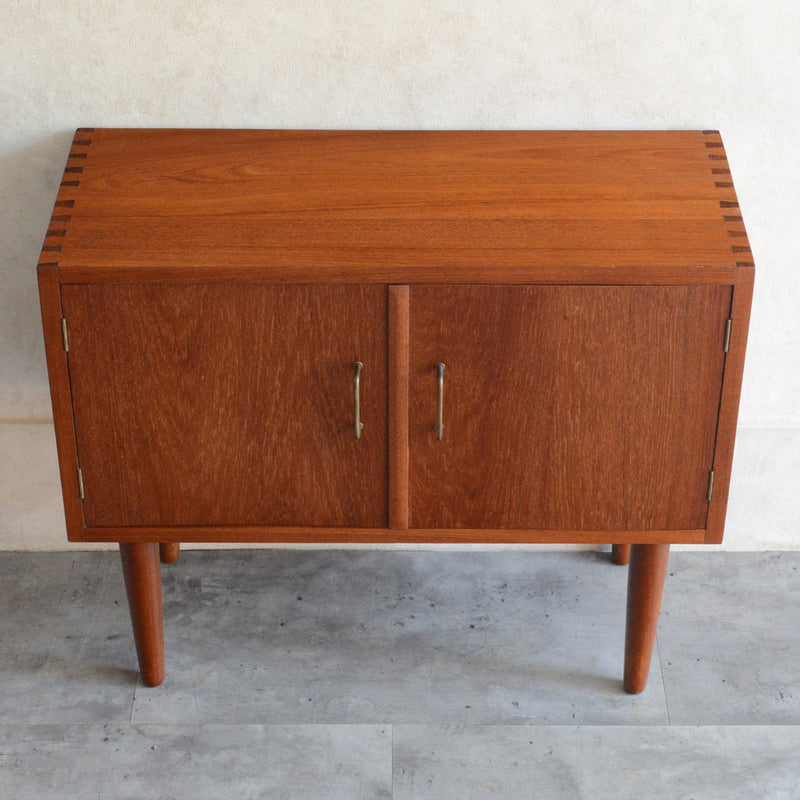 デンマークヴィンテージ  チーク スモールキャビネット P-9