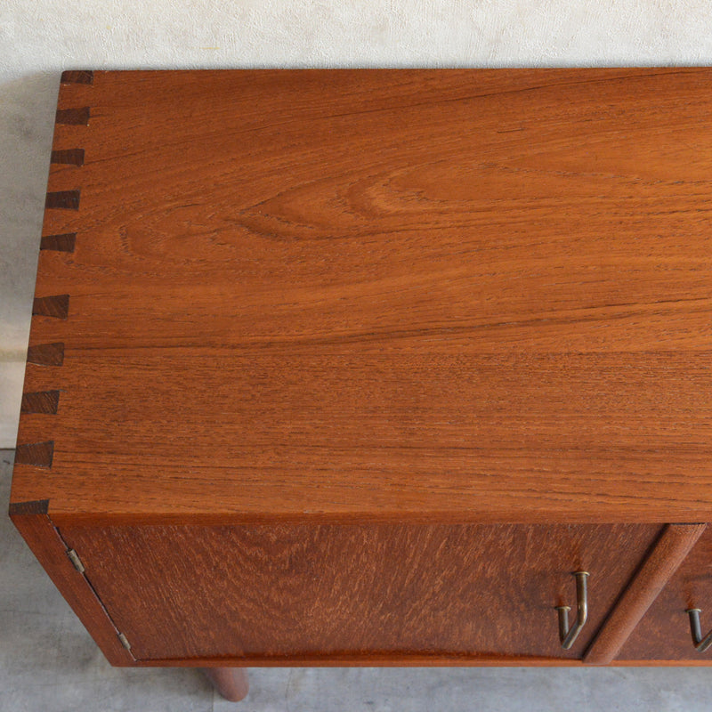 デンマークヴィンテージ  チーク スモールキャビネット P-9