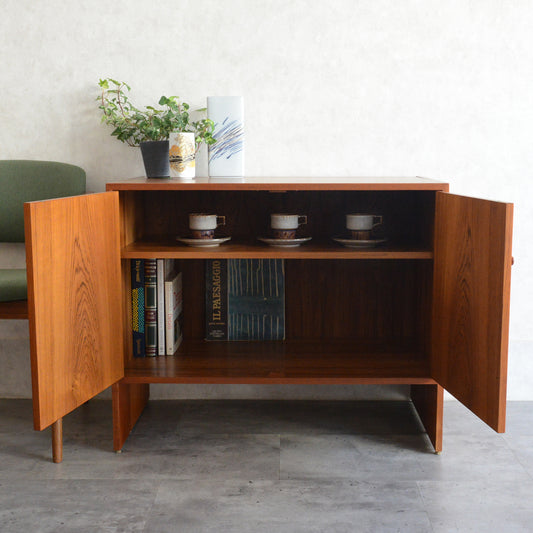 Johannes Andersen ヨハネスアンダーセン　チークキャビネット6-88