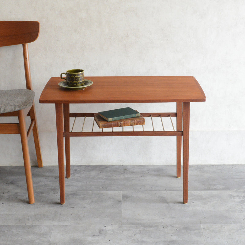 デンマークヴィンテージ　チーク サイドテーブル(棚付き）5-155