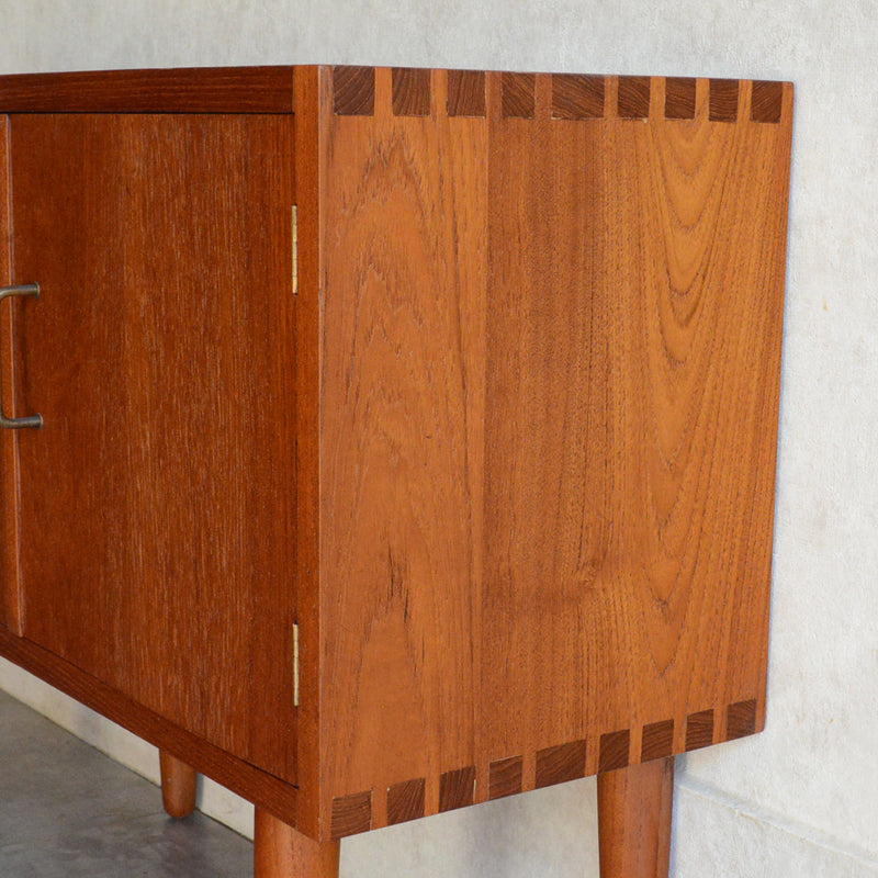 デンマークヴィンテージ  チーク スモールキャビネット P-9