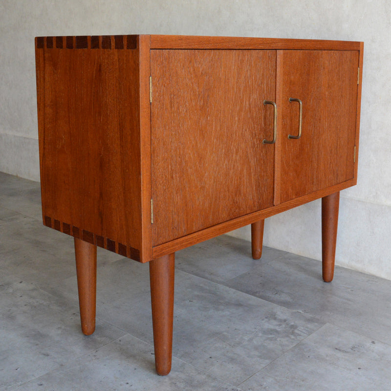 デンマークヴィンテージ  チーク スモールキャビネット P-9