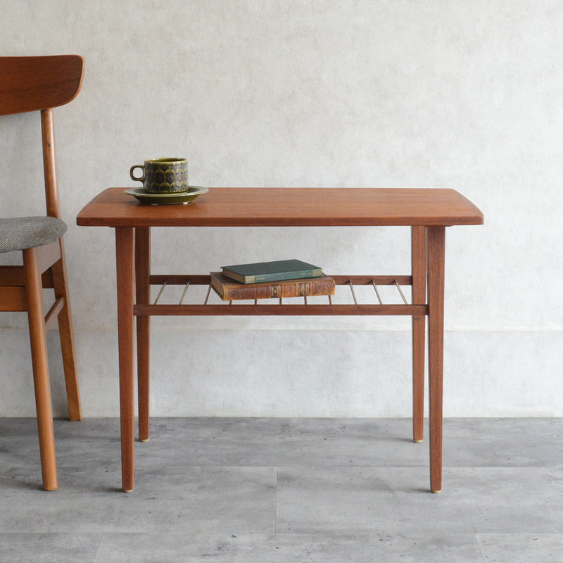 デンマークヴィンテージ　チーク サイドテーブル(棚付き）5-155